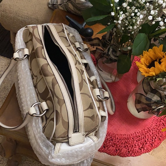 Coach Satchel - Picture 11 of 11